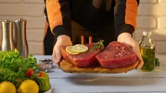 Warum sollte man rohes Fleisch vor dem Kochen nicht unter dem Wasserhahn abwaschen?