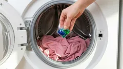 Warum sich Waschkapseln in der Waschmaschine nicht auflösen: die häufigsten Fehler